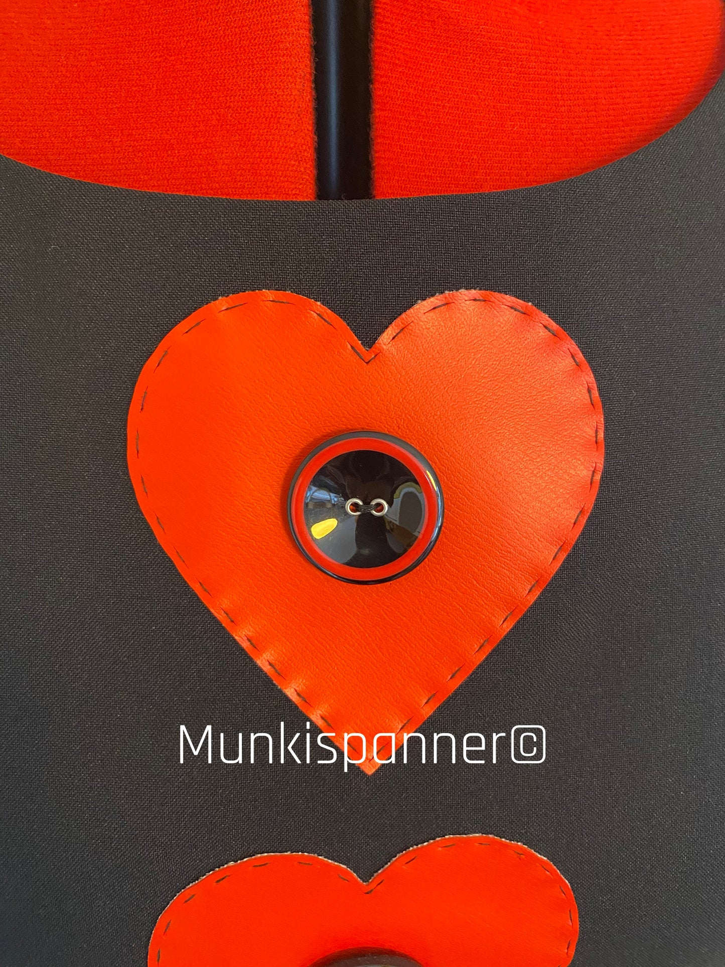 Munkispanner Revamped Vintage - Black and Red Button Heart Dress