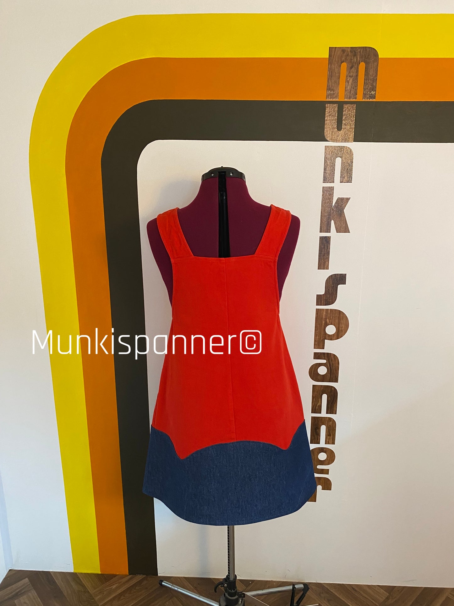 Munkispanner Revamped Vintage - Red and Indigo Denim Scalloped Hem Pinafore