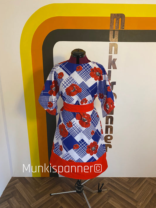Munkispanner Revamped Vintage - Blue, Red and White Rose Flared Sleeve Dress