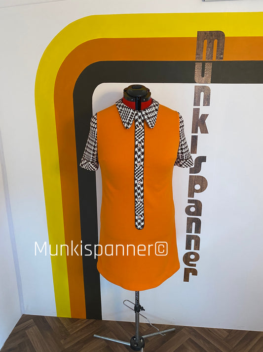 Munkispanner Revamped Vintage - Orange, White and Brown Dogtooth Dress