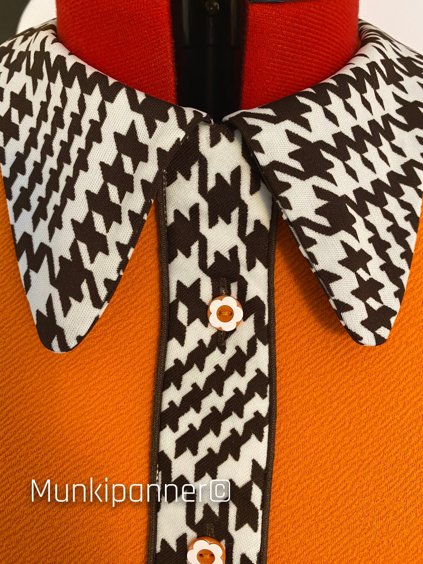 Munkispanner Revamped Vintage - Orange, White and Brown Dogtooth Dress