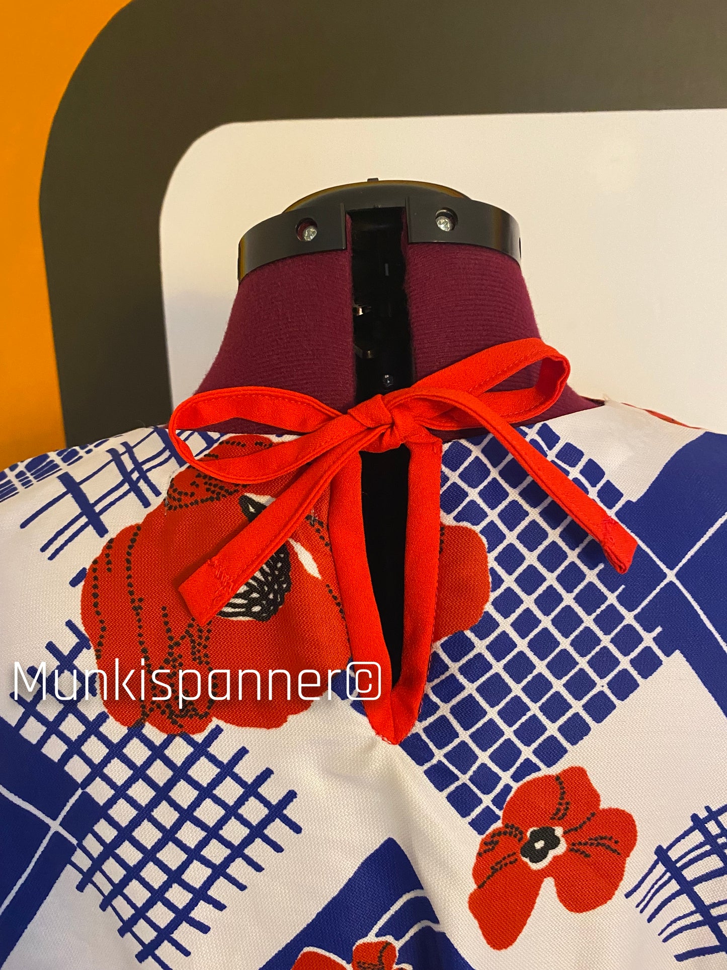 Munkispanner Revamped Vintage - Blue, Red and White Rose Flared Sleeve Dress