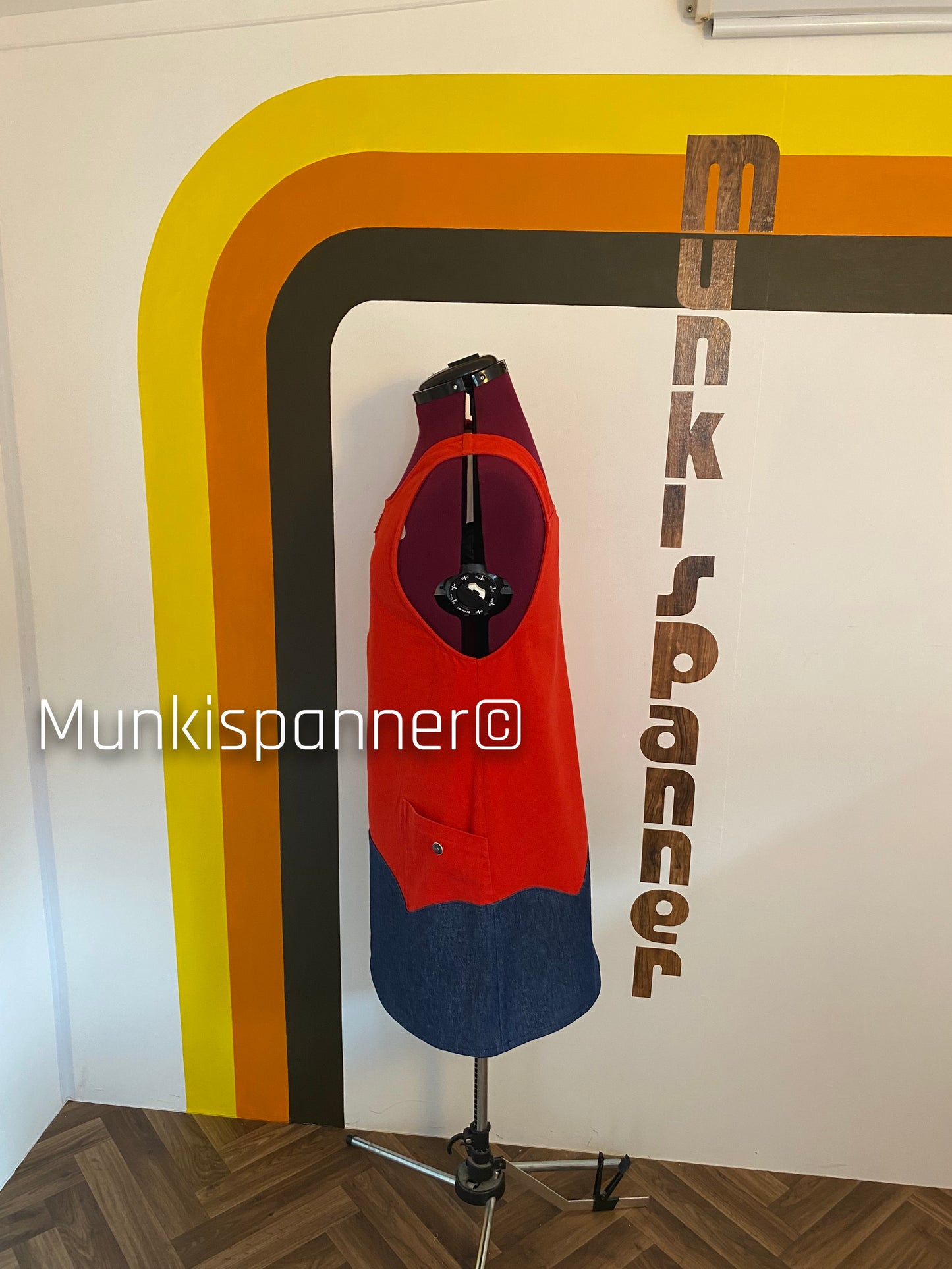 Munkispanner Revamped Vintage - Red and Indigo Denim Scalloped Hem Pinafore