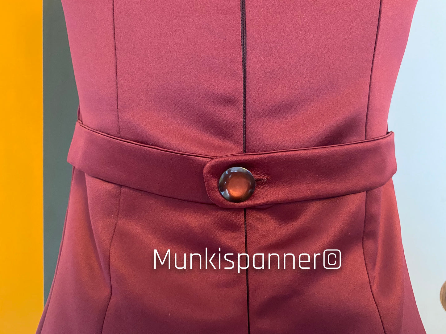 Vintage Munkispanner Original - Burgundy Bow Neck Dress